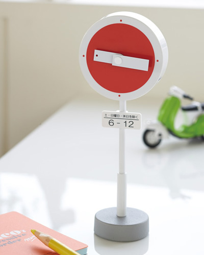 「CLOCK ROAD SIGN」進入禁止