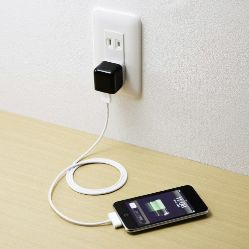 家庭用コンセントからiPod/iPhoneの充電ができるAC→USB変換アダプタ