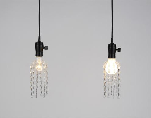 シンプルな発想のシャンデリア「bulb chandelier」