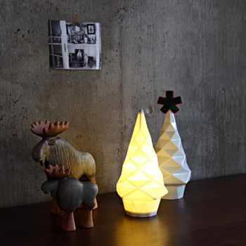 彫刻のような、もみの木型ライト「IDEE Sapin de Lumiere」