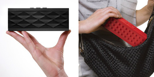美しいフォルムと迫力のサウンドが魅力のポータブルスピーカー「Jawbone JAMBOX」