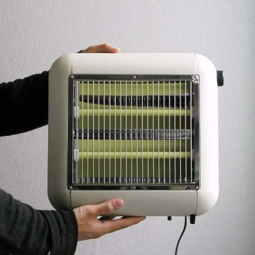 足元にほんのり安らぐぬくもり。±0「遠赤外線電気ストーブ」